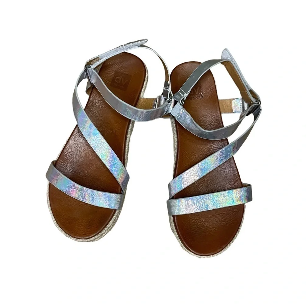 DV by Dolce Vita Umbria Sandal, Big Girl's Size 5 Silver
